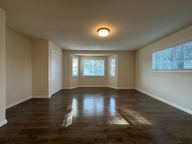 Building Photo - 10845 E Estates Dr