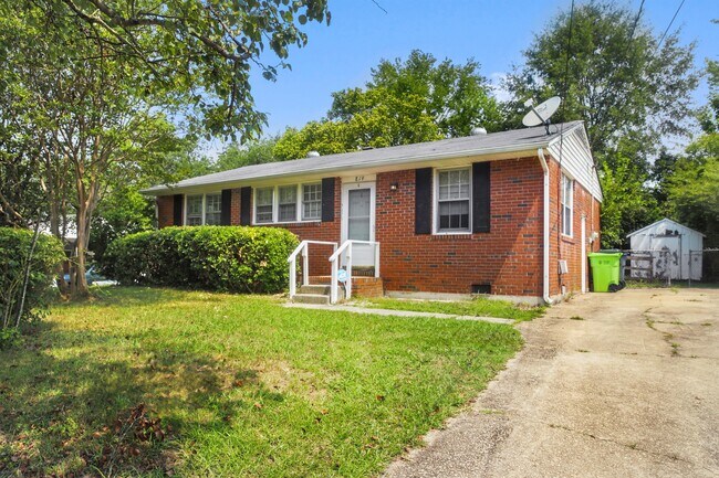 Foto del edificio - 819 Hadley Rd