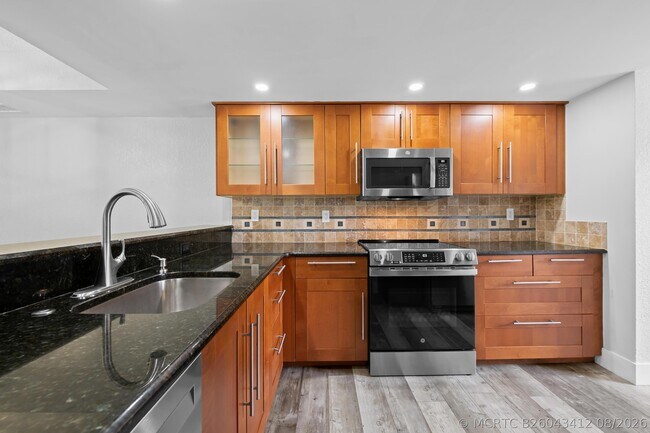 Building Photo - 4221 SW 71st Ter