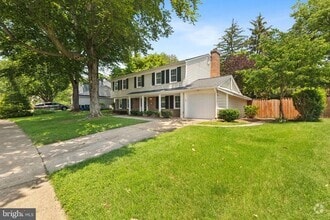 Building Photo - 8326 Briar Creek Dr