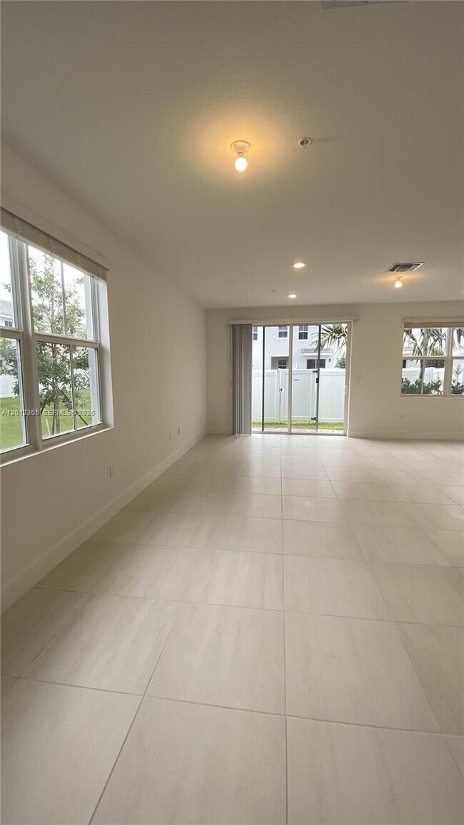 Foto del edificio - 125 SW 171st Wy