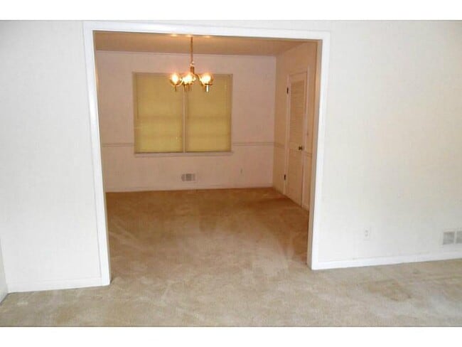 Foto del edificio - Newly Renovated Stunning House for Rent 4 ...