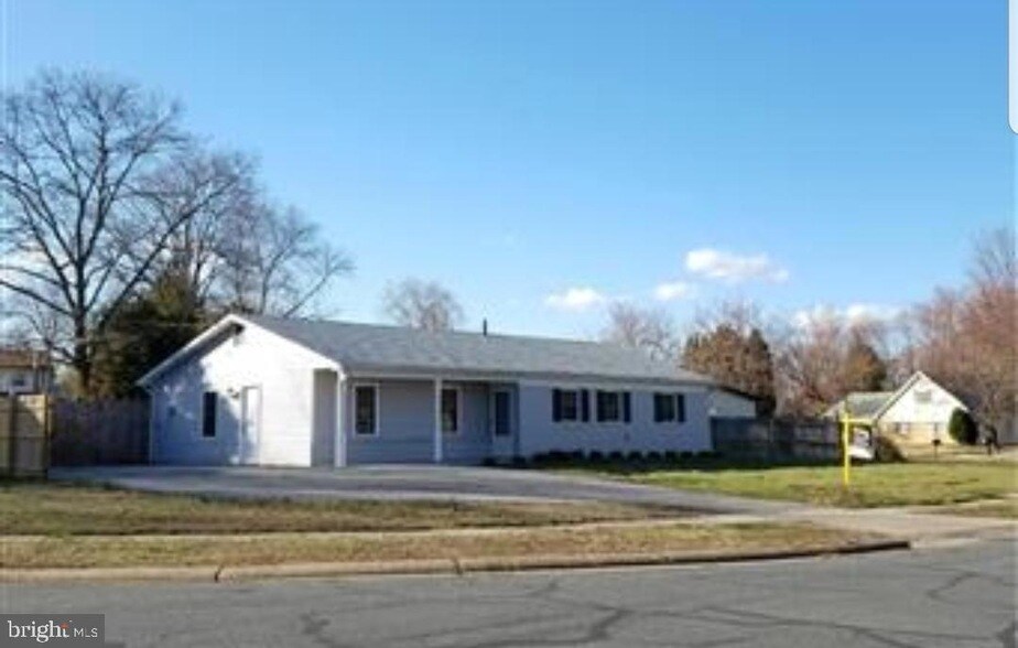 Primary Photo - 305 Tompkins Ln