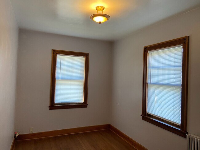 Building Photo - 2 br, 1 bath House - 815 Division Street