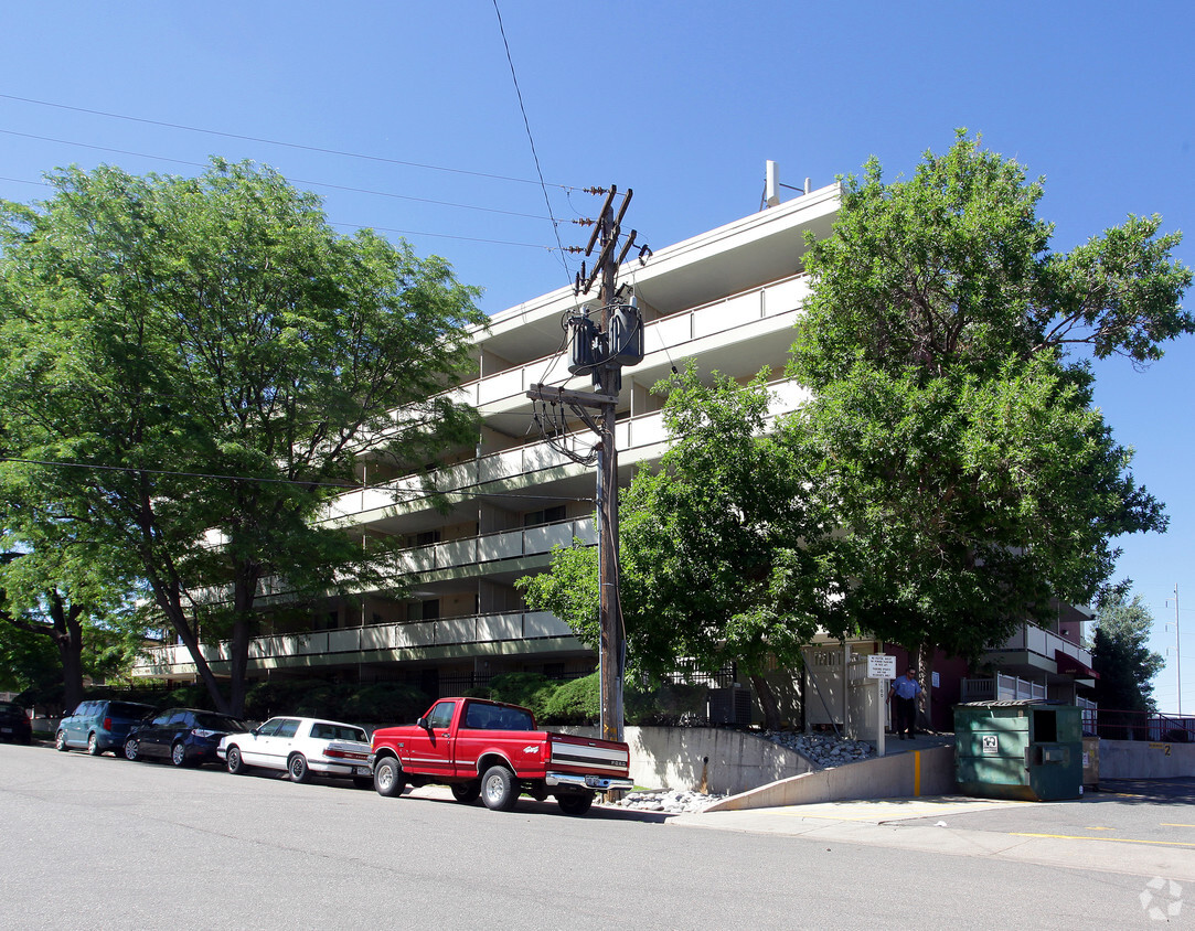 Building Photo - Centre Pointe Station