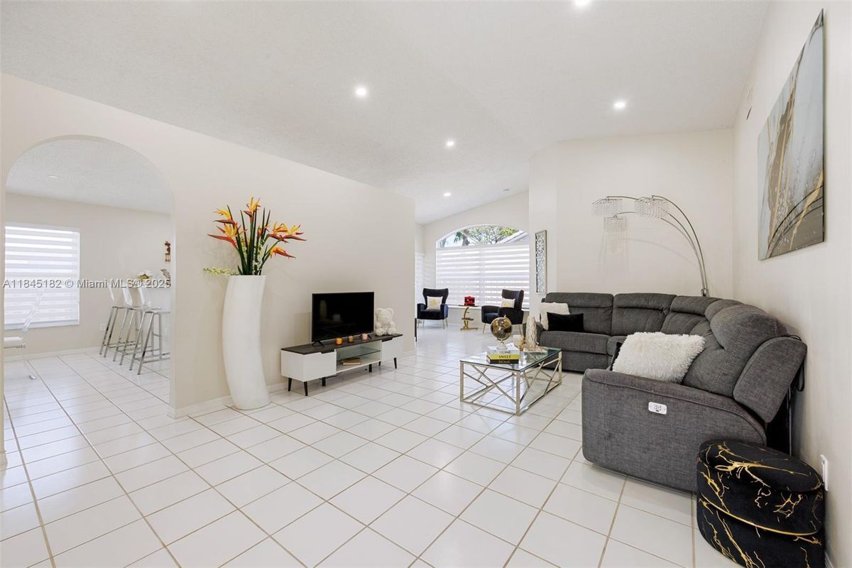 Foto del edificio - 12340 SW 144th Terrace