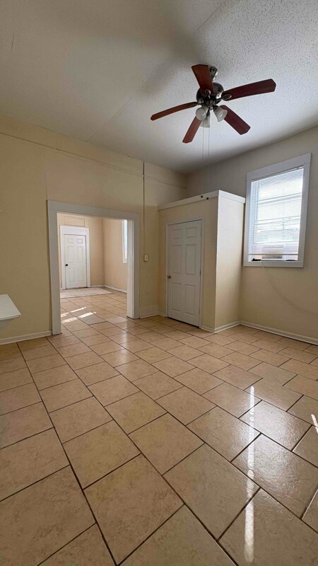 Foto del edificio - 2400 Dumaine St