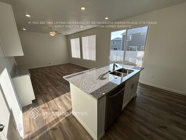 Foto del edificio - 328 N Broadway Dr