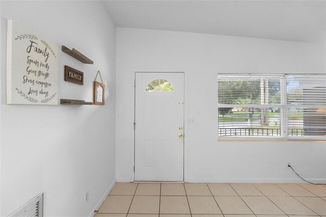 Foto del edificio - 90 Nancy Lee Ave