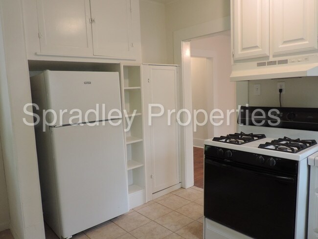 Building Photo - 913 N 13th St