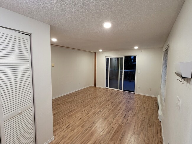 Building Photo - 340 Hill Ct