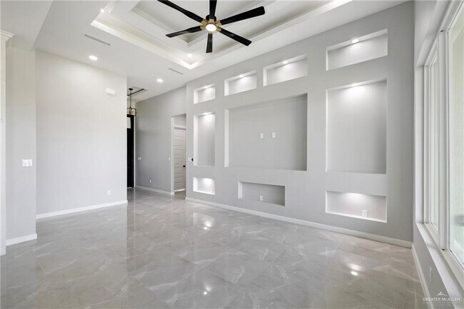 Building Photo - 8018 N 49th Ln