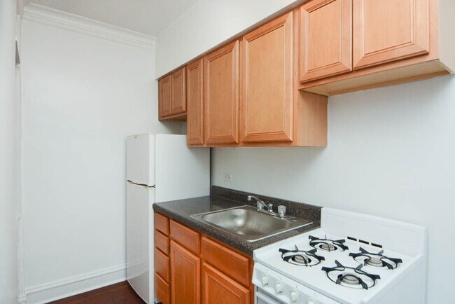 Building Photo - 4638 N Paulina St