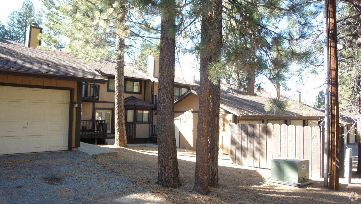 Building Photo - 617 Summit Blvd