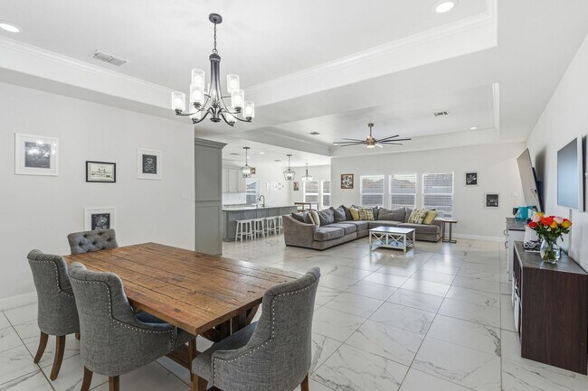 Foto del edificio - 7309 Midlands St