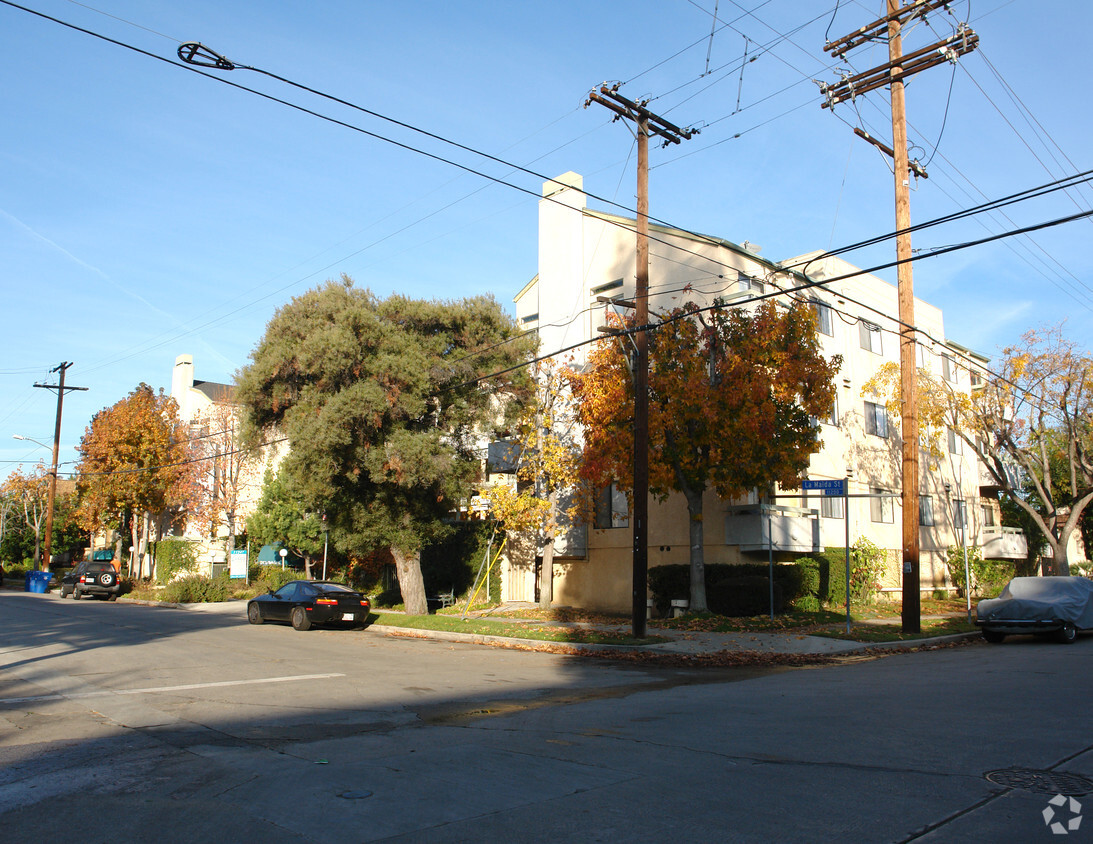 Building Photo - Summit Apartments