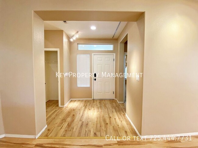 Foto del edificio - 2 BEDROOM SINGLE STORY IN AGE RESTRICTED S...