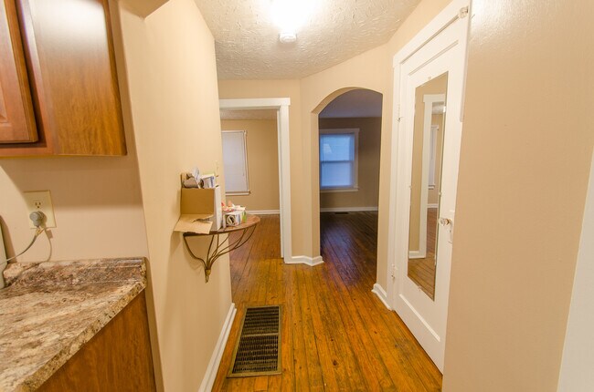 Foto del edificio - Spacious 3 bedroom, 1 bath Home - Availabl...