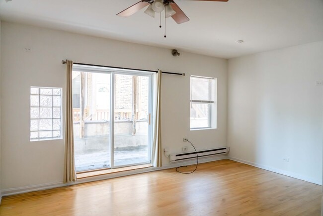 Building Photo - Uptown / Buena Park - 1 Bed / 1 Bath - Out...