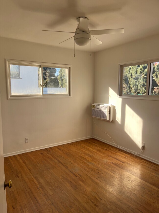 Foto del edificio - 13213 Oxnard St