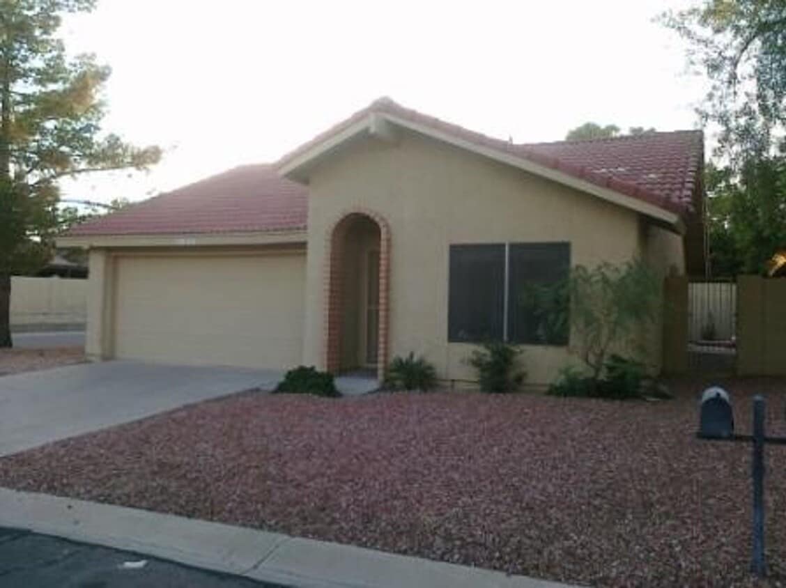 EXCELLENT CORNER LOT HOME IN ADULT COMMUNITY! - EXCELLENT CORNER LOT HOME IN ADULT COMMUNITY!