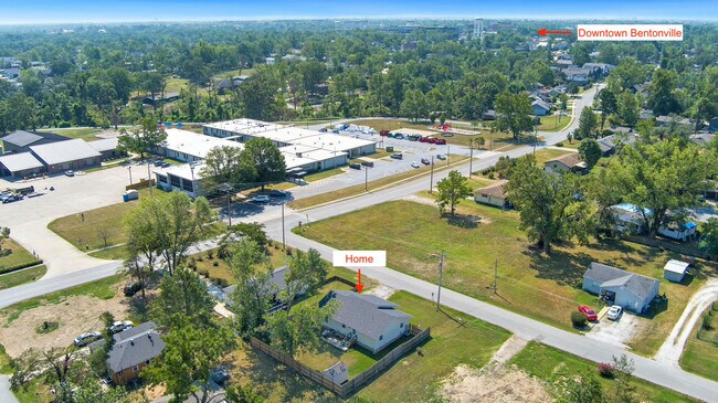 Building Photo - 703 NW 10th St