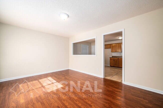 Foto del edificio - 1300 Yukon St