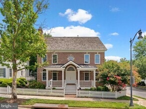 Building Photo - 405 Tschiffely Square Rd