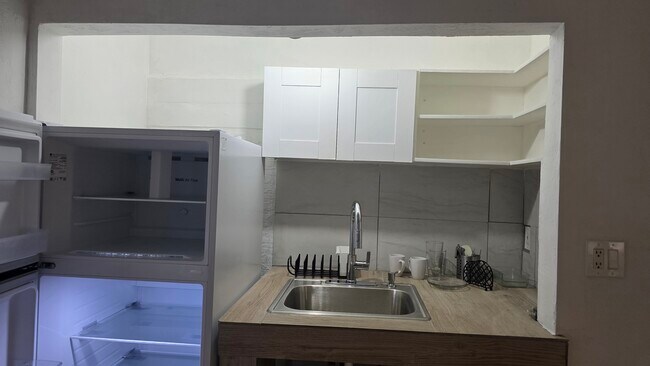 Foto del edificio - 3370 SW 6th St