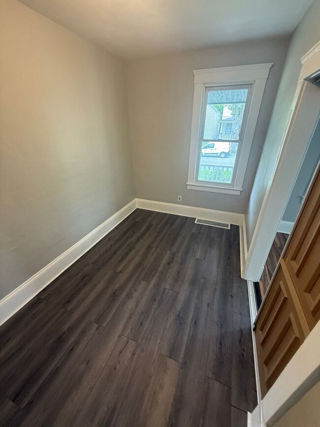 Building Photo - 3616 East 59