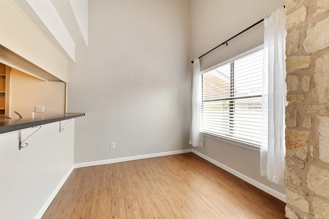 Dining Nook - 16005 Windermere Dr