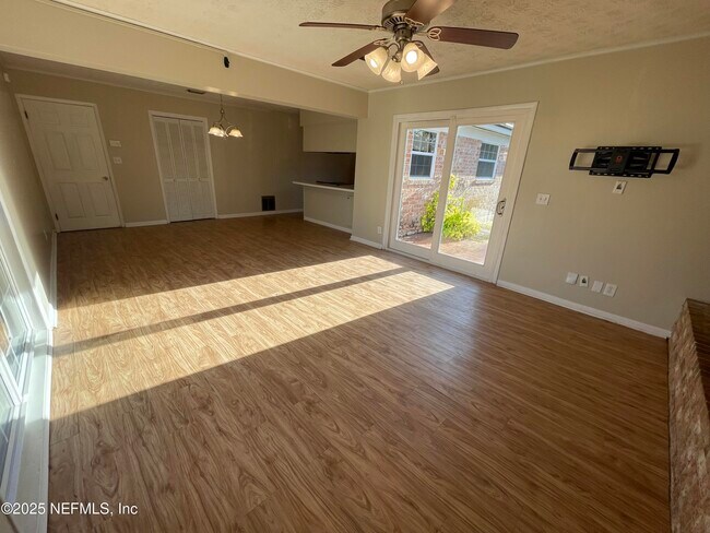 Foto del edificio - 1136 Willow Ln