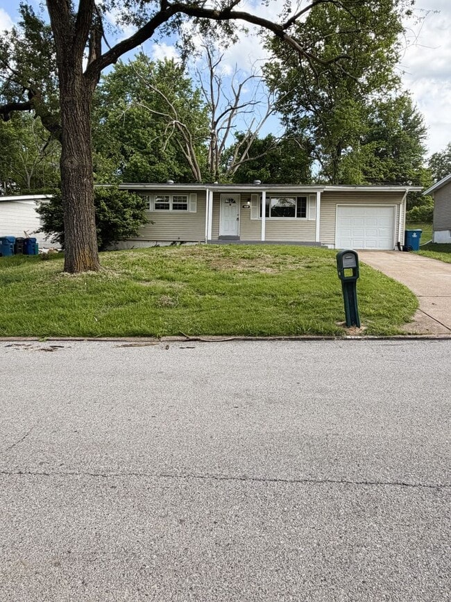 Spacious 3 Bedroom Rental - Ready for Immediate Move-in! - Spacious 3 Bedroom Rental - Ready for Immediate Move-in! House