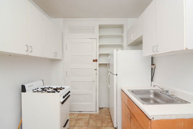 Building Photo - 2706 N Spaulding Ave