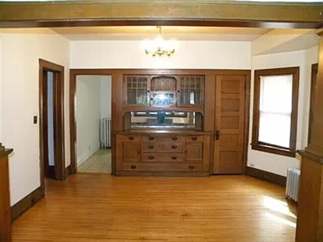 Building Photo - Comfortable home 8