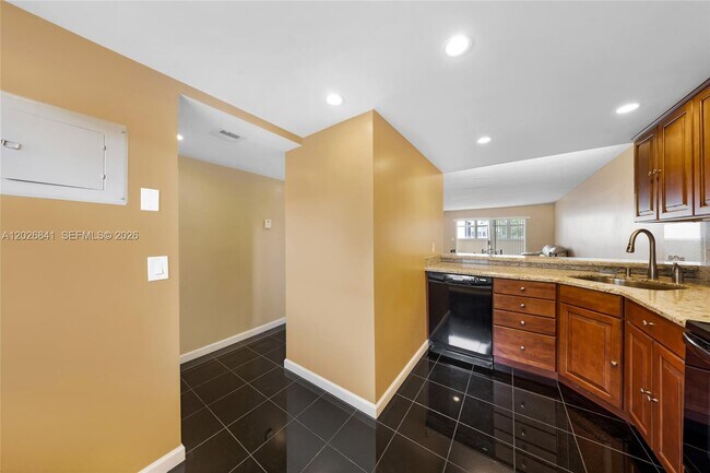 Foto del edificio - 6075 N Sabal Palm Blvd