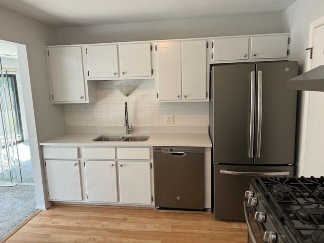 Building Photo - 696 Oakmont Ln