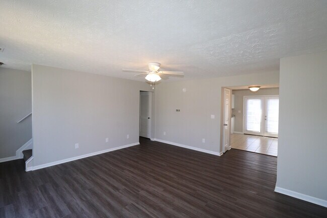 Foto del edificio - 625 Miles Rd