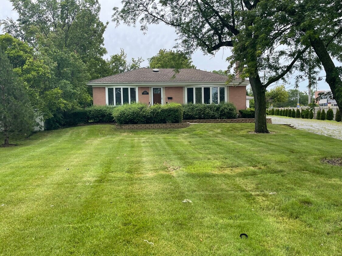 Primary Photo - 2145 Beechnut Rd
