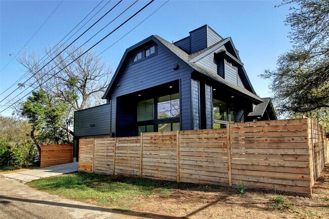 Foto del edificio - 4412 Caswell Ave