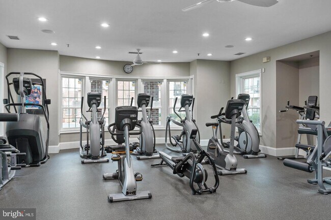 Foto del edificio - 1600 Spring Gate Dr.