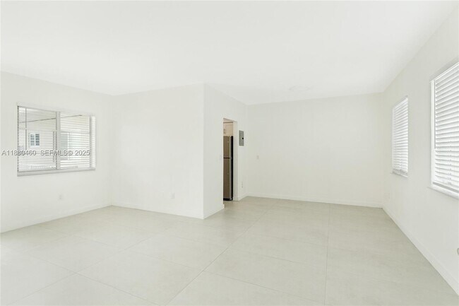 Foto del edificio - 6930 Rue Versailles Dr