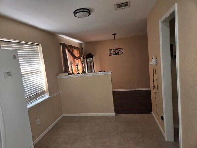 Foto del edificio - 7911 Southmeadow Dr