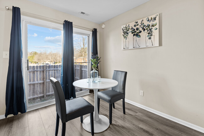 Dining Room - 100 Mosby Cir