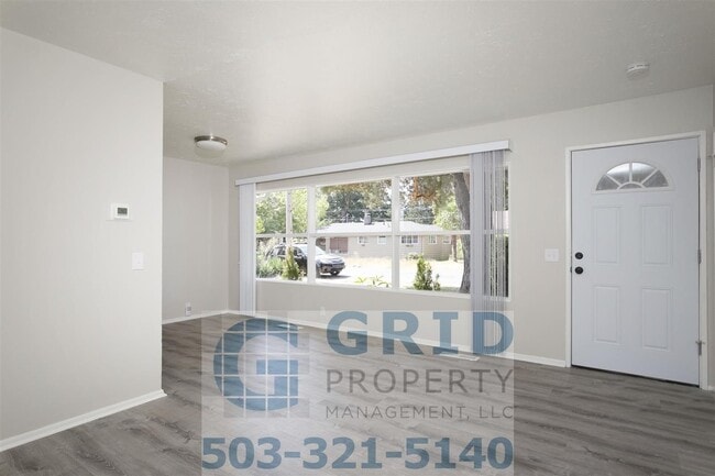 Remodeled 3 Bedroom Available in Northeast Portland! - Remodeled 3 Bedroom Available in Northeast Portland! House
