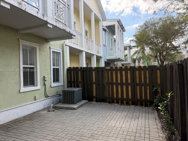 Building Photo - 7540 NW 114th Pl