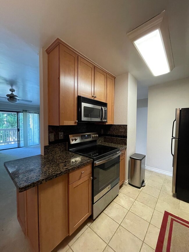Building Photo - 1 Bedroom-1 Bathroom Single Story Apartmen...