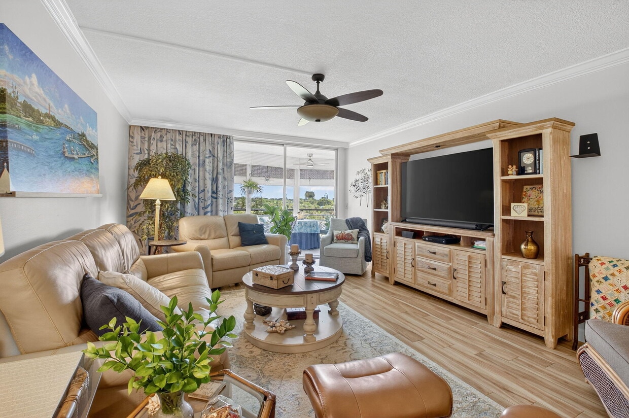 Primary Photo - 23279 Barwood Ln N