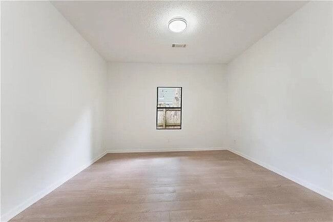 Foto del edificio - 37 Johnson Rd NW