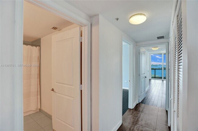 Foto del edificio - 480 NE 30th St